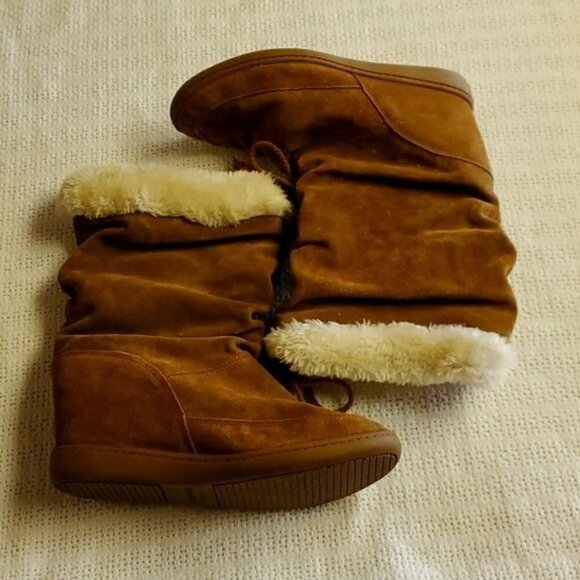 Skechers Sz. 8 Tan Suede Faux Fur Insulated Cinched Embellished Winter Boots - Picture 1 of 9